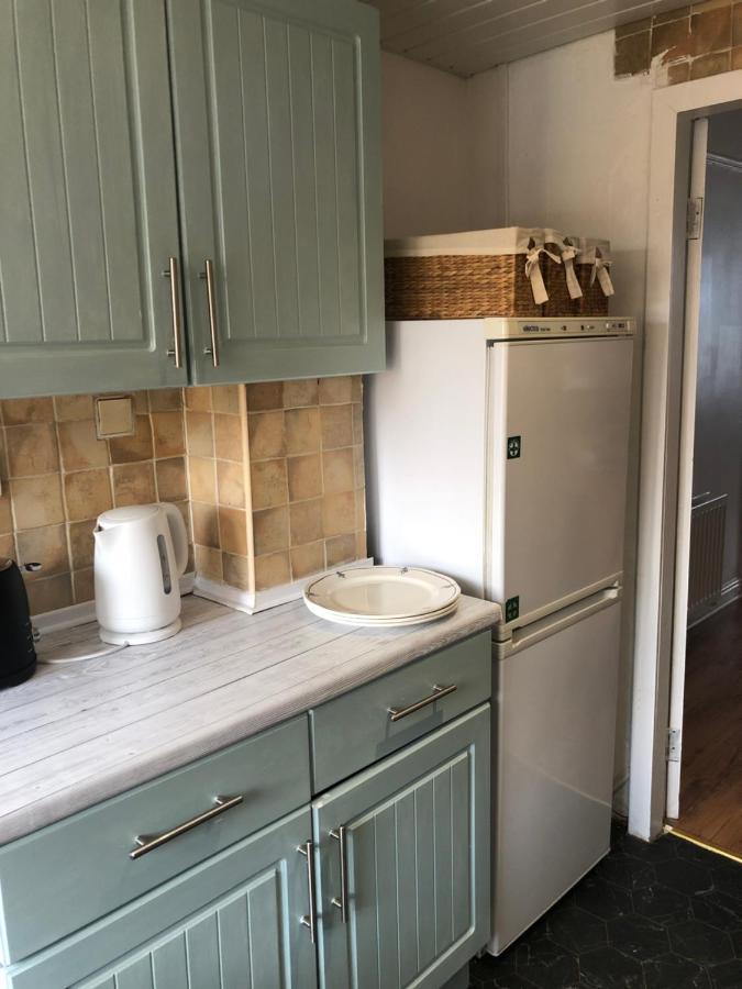 The White House - Cheerful 3 Bedroom Home In Wigan - Ince - Sleeps 7 - Parking - Work Space - Great Motorway Links Exterior foto